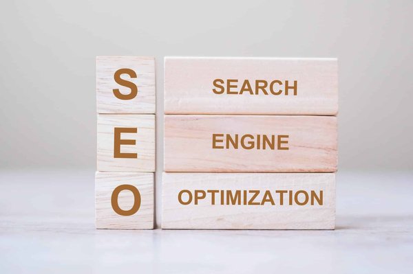 Optimisez votre présence en ligne avec notre consultant SEO dédié aux professionnels du web