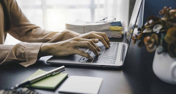 Quel est le guide complet pour devenir copywriter freelance ?